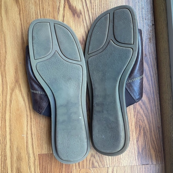 Parade leather Slip on Slippers - Picture 4 of 6